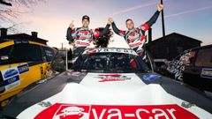 L�pez Lence y Santiago Gil celebran su victoria en Pi�or