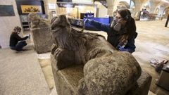 T�cnicas de la empresa Parteluz iniciaron ayer la restauraci�n de los leones del siglo XVIII