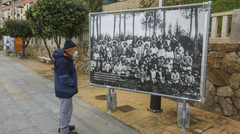 Exposici�n N�s somos Elas, en el paseo de Area Maior, Malpica 