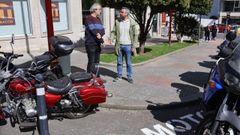 Arroxo acudi� a uno de los nuevos espacios para aparcar motos en Lugo