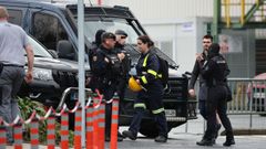 Agentes de la Polic�a Nacional registrando la sede de Sidenor en el municipio vizca�no de Basauri por orden de la Audiencia Nacional en el marco de una investigaci�n que se encuentra bajo secreto de sumario.