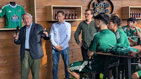 Manuel Ansede en su intervenci�n ante la cantera. 