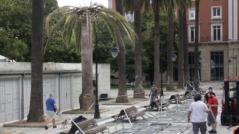 La palmera, de menor tama�o que el resto, est� junto al Copacabana