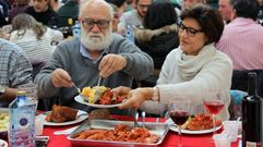 Botelo en O Barco.La comida se celebr� en el pabell�n