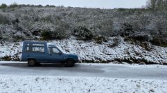 Nieve en la subida a la estación de esquí desde A Pobra de Trives