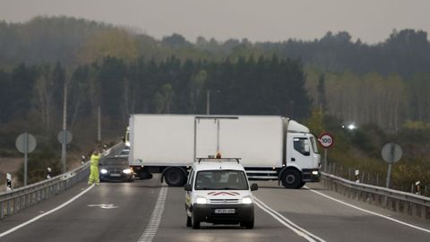 Cortada la N-120 en Bascs, Monforte