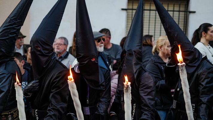 Nazarenos durante la Semana Santa en Sagunto, donde se vot� en contra de dejar procesionar a las mujeres.