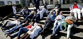 Los sindicatos advierten de que el Sergas cerrar� 200 camas en Pontevedra y O Saln�s.