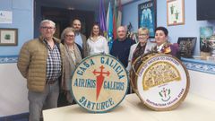 El presidente de la casa, Pablo Garc�a �lvarez, con Bel�n Garc�a Codesido, I�aki Gorrotxategi Sainz, Mar�a �ngeles Mira Zas, Milo Mosteiro Mato, presidente da Irmandade de Centros Galegos; Mar�a Jes�s Fern�ndez Arias e Isabel Garc�a Codesido. Posan en el sal�n de la Casa de Galicia, que fue fundada en 1969 y tiene m�s de 160 miembros.