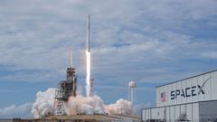 Un cohete Falcon 9 de SpaceX durante su despegue