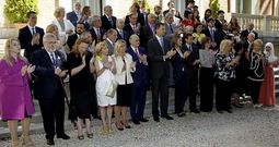 Felipe VI y Letizia, con representantes de asociaciones y fundaciones de v�ctimas del terrorismo, en su primer acto oficial como reyes. 
