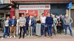 Los socialistas de Oroso estuvieron arropados por el secretario xeral gallego, G�mez Besteiro, y compa�eros de otras agrupaciones en el estreno de su nueva sede