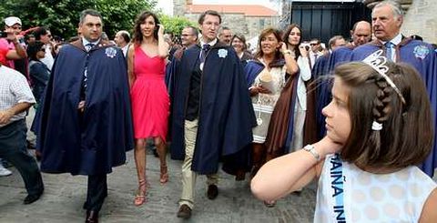 El alcalde de Cambados y el presidente de la Xunta ya tienen experiencia luciendo la capa del Cap�tulo Seren�simo que ayer vistieron por vez primera Beatriz Mato y la actriz Ana Turpin. Fueron nombradas �damas� en un acto presentado por Paloma Lago.