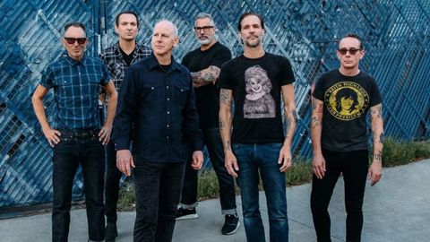 La banda Bad Religion acta en el Coliseum corus. 