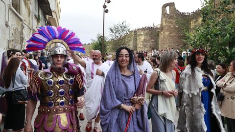 El desfile de las tropas romanas y castrexas es uno de los eventos ms multitudinarios del Arde Lucus