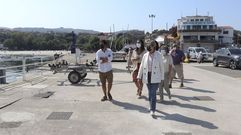 La conselleira de Mar, Rosa Quintana, visit� este lunes el puerto de Aguete, en Mar�n