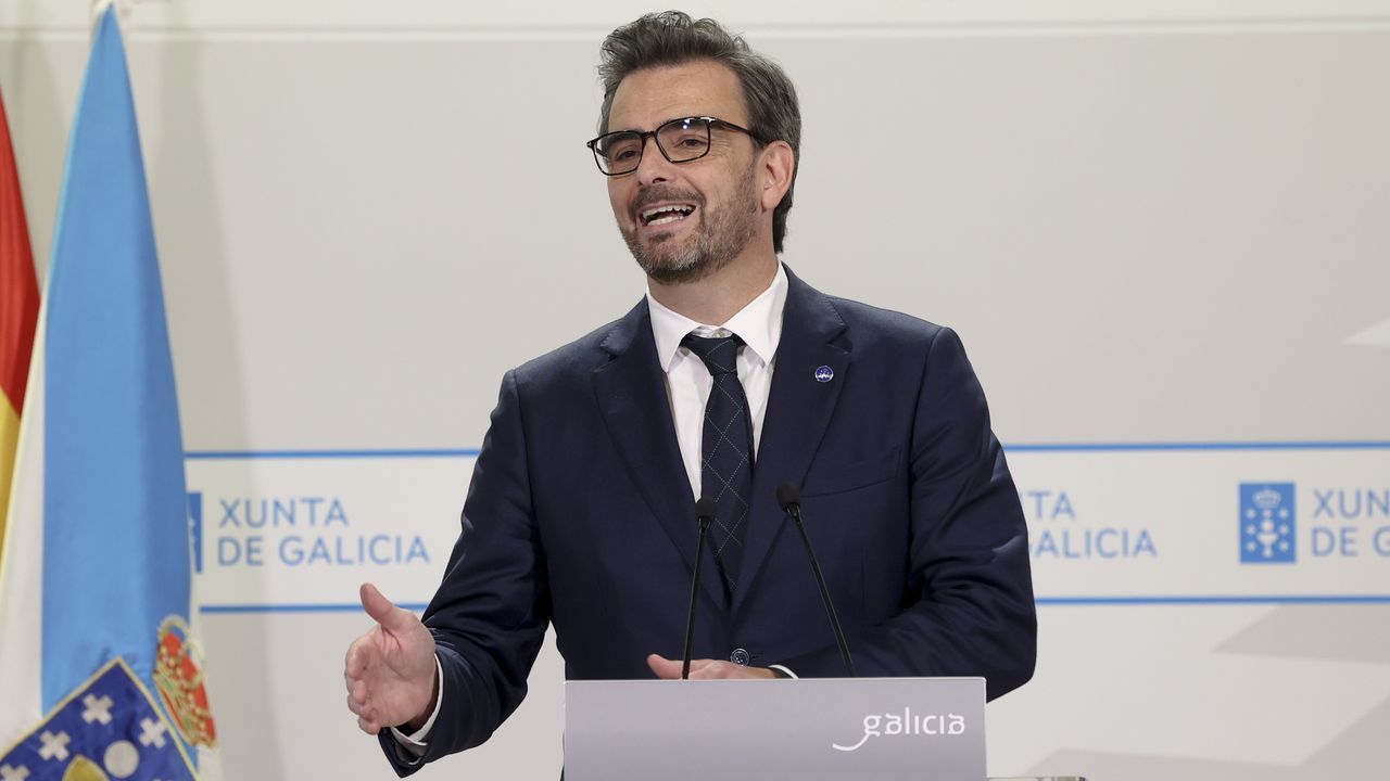 La Xunta convocará cien plazas para cubrir puestos de médicos en los hospitales comarcales y reforzar el personal de urgencias y pediatría