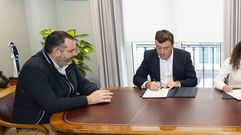 Imagen de archivo de la firma de un convenio entre Diputaci&oacute;n de A Coru&ntilde;a y Concello de Ordes