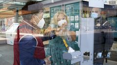 Colas en As Termas tras la reapertura del centro comercial