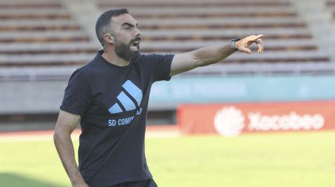 Carlos de Lerma, entrenador del Compos, en el partido ante el Sestao.