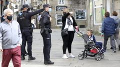 La Polic�a Nacional y la Local montaron amplios dispositivos en Santiago para vigilar el cumplimiento de las restricciones por la pandemia durante la Semana Santa