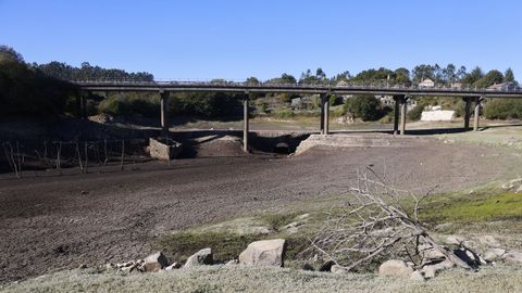 El embalse de eiras, en m�nimos