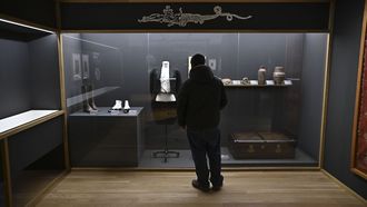 Detalle de una de las salas de la exposici&oacute;n &laquo;Valle-Incl&aacute;n en Madrid&raquo;, que se puede visitar gratuitamente en la Biblioteca Regional de Madrid y que fue comisariada por Joaqu&iacute;n del Valle-Incl&aacute;n Alsina, nieto del escritor.