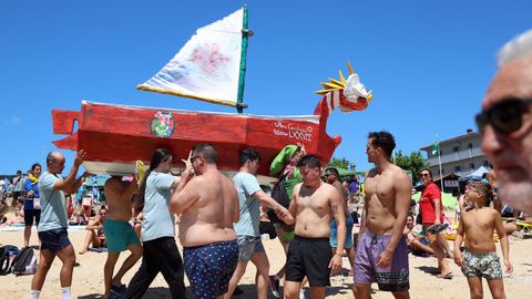 Festa da Dorna: Rejata de Embarcasi�ns feitas a machada e pan de millo na playa de Coroso