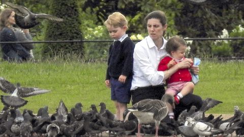 Mar�a Teresa Turri�n junto al pr�ncipe Jorge y la princesa Carlota en una fotograf�a de archivo.