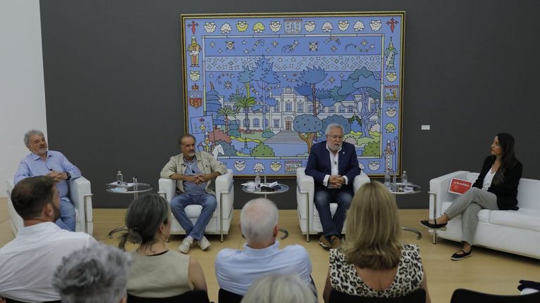 Imagen de julio del foro de La Voz sobre la exposici&oacute;n   A nosa arte  del Parlamento de Galicia. De izquierda a derecha; Felipe-Sen&eacute;n L&oacute;pez, Comisario, Manuel Quintana, Presidente de a Real Academia Galega de Belas Artes e Miguel &Aacute;ngel Santalices, Presidente do parlamento de Galicia.