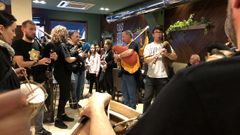 Cantos de taberna e foliada por Pardi�as