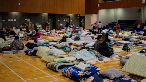 Afectados por el incendio de Hong Kong, alojados en un pabelln