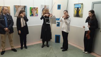 Una exposicin de pintura en la sede de la asociacin Adicam en Cangas