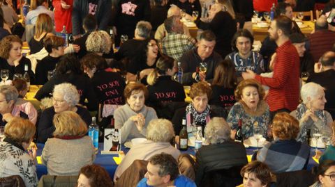 Codillo.M�s de 1.050 comensales se citaron en la Festa do Codillo