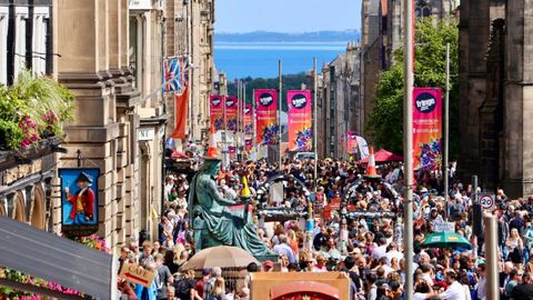 Festival el Fringe en las calles de Edimburgo