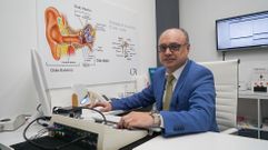 Miguel D�az, t�cnico superior en audiolog�a prot�sica, est� al frente del Centro de Audiolog�a Integral que a principios del mes de mayo abri� sus puertas en la avenida das Caldas en Ourense