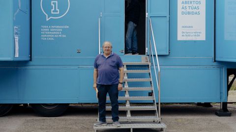 Pedro Méndez tramitó en la oficina de Vilamartín la ayuda por viñedo y olivos quemados.