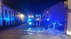 La nueva luminara de Navidad cada estaba colocada a la altura del nmero 18 de la calle Sar