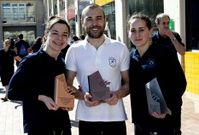 Elisa Pichel, Miguel lvarez Esmors y Asnieszka Mara Trzcinska, en Palma de Mallorca, con sus trofeos.