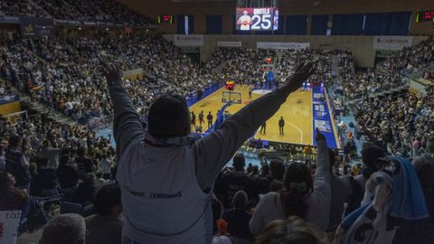 Sar, abarrotado en el partido entre el Monbus Obradoiro y el Leyma.