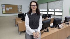 La profesora Fina Paulos, en el instituto de Zas