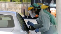 Punto de control para pruebas del covid-19 en el hospital Novoa Santos