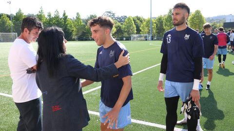 La presidenta Lupe Murillo dando la bienvenida a los jugadores en el primer entrenamiento de la pretemporada
