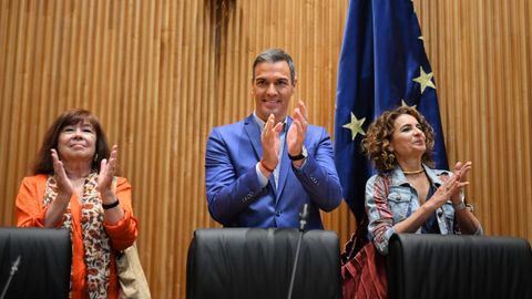 Narbona, Snchez y Montero en la reunin interparlamentaria socialista celebrada en el Congreso