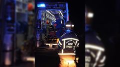 El herido, en el momento en que es atendido en la ambulancia que despu�s lo traslad� al Hospital P�blico de Monforte