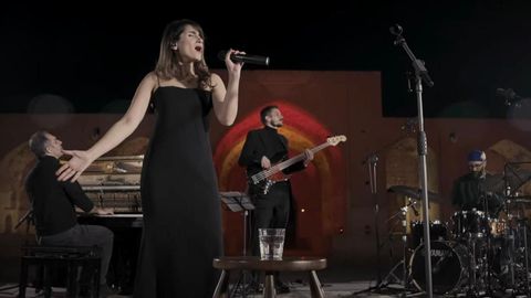 La cantante Parastu Ahmadi, junto con otros ocho m�sicos, fue condenada a recibir 74 latigazos por no actuar tapada