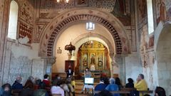 Cincuenta personas se apuntaron a las visitas guiadas de este martes a la iglesia de Pinol