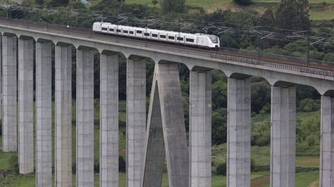 El viaducto de O Eixo, en el trazado ferroviario de alta velocidad en Santiago, es una de las obras acometidas por Puentes