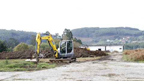 Excavadora trabajando en Mandi�.