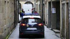 Coche de la Polic�a Nacional por el centro hist�rico de Lugo, donde fue encontrado el menor